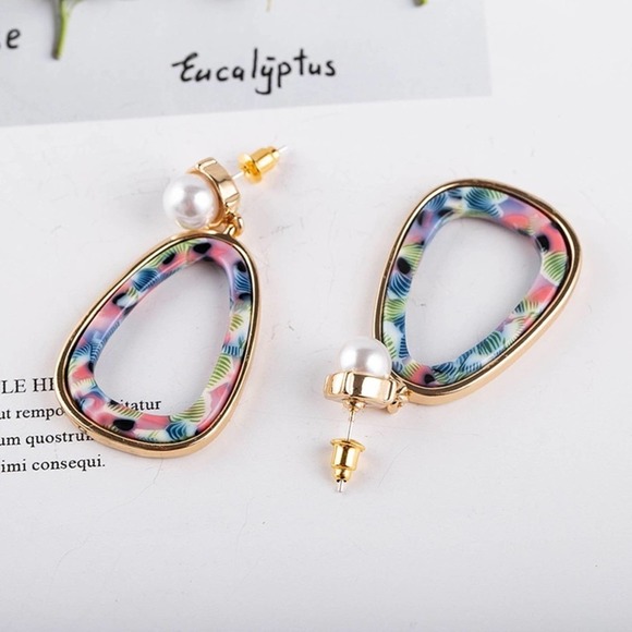 Multi-Color Pearl Fashion Geometric Earrings - Picture 6 of 8
